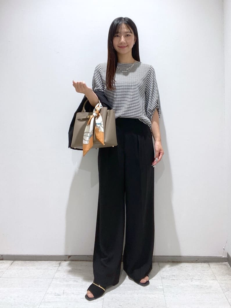 meiさんの「INDIVI｜【UVケア／吸汗速乾】凹凸素材ねじり袖トップス」を使ったコーディネート