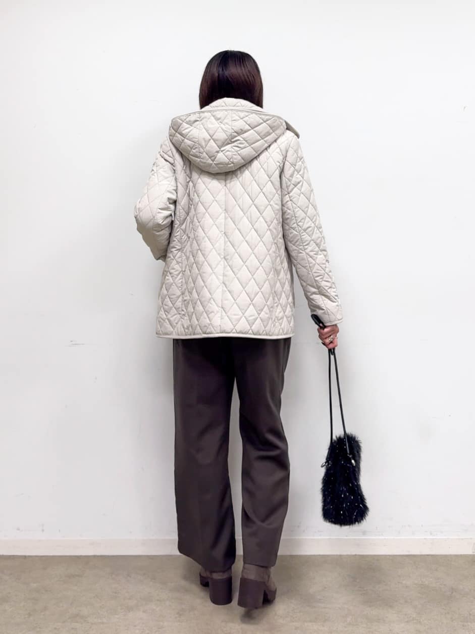 𝐜𝐡𝐢𝐤𝐚さんの「SHOO･LA･RUE｜【洗濯機可/S-LL/高レビュー】上品シルエットで美しい イージーワイドパンツ」を使ったコーディネート