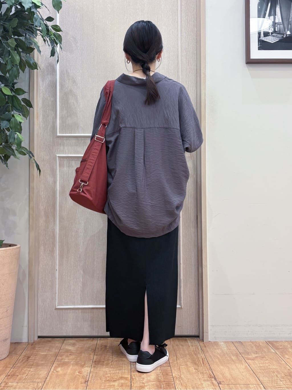 なみさんの「SHOO･LA･RUE｜【洗える/S-LL/5分袖】1枚でも羽織としても。さらさらドレープシャツ」を使ったコーディネート