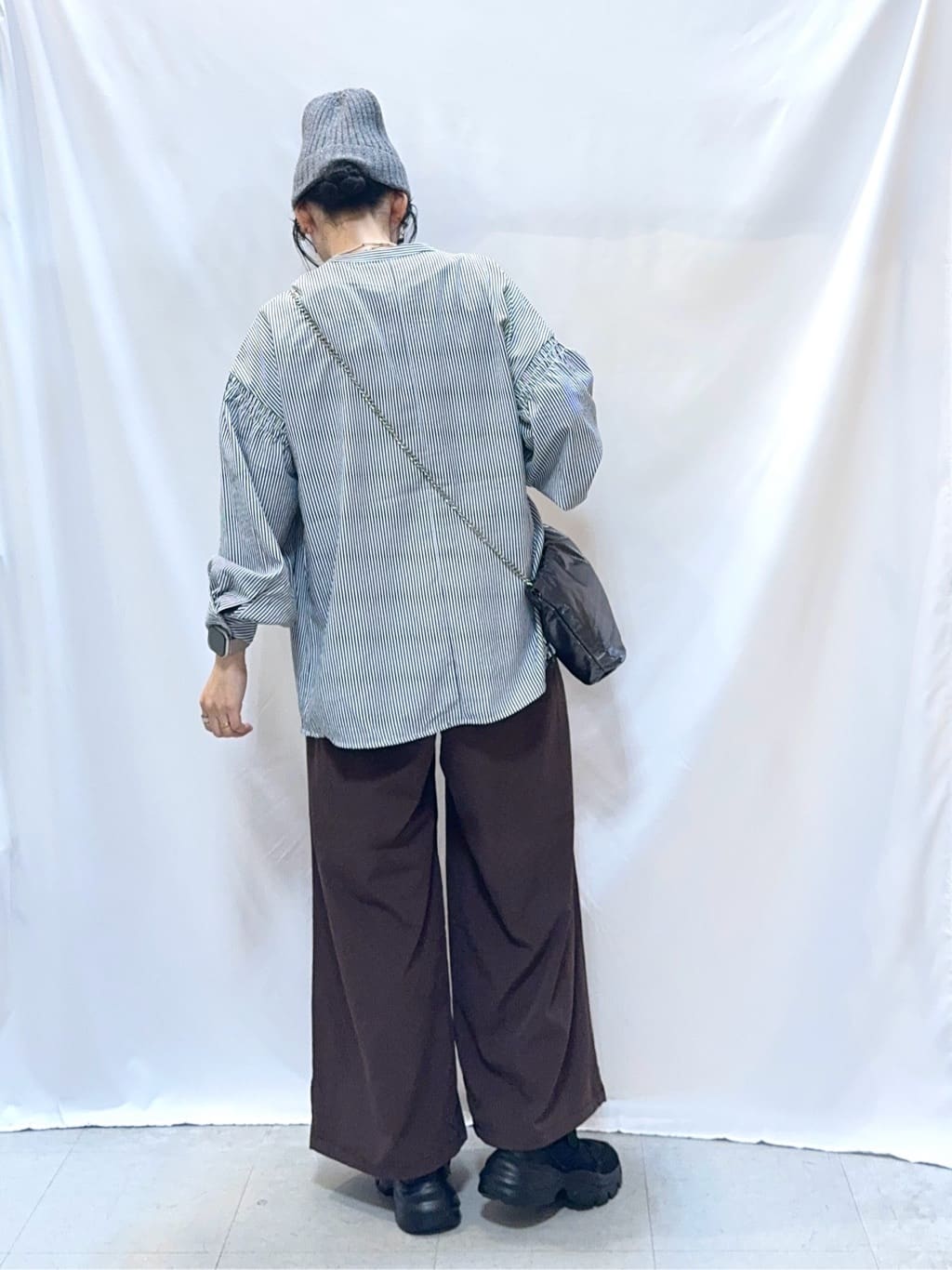 𝐇𝐢𝐫𝐨𝐦𝐢さんの「SHOO･LA･RUE｜【洗濯後しわになりにくい/吸水速乾/UVカット】着こなしで雰囲気いろいろ　お袖シャーリングシャツ」を使ったコーディネート