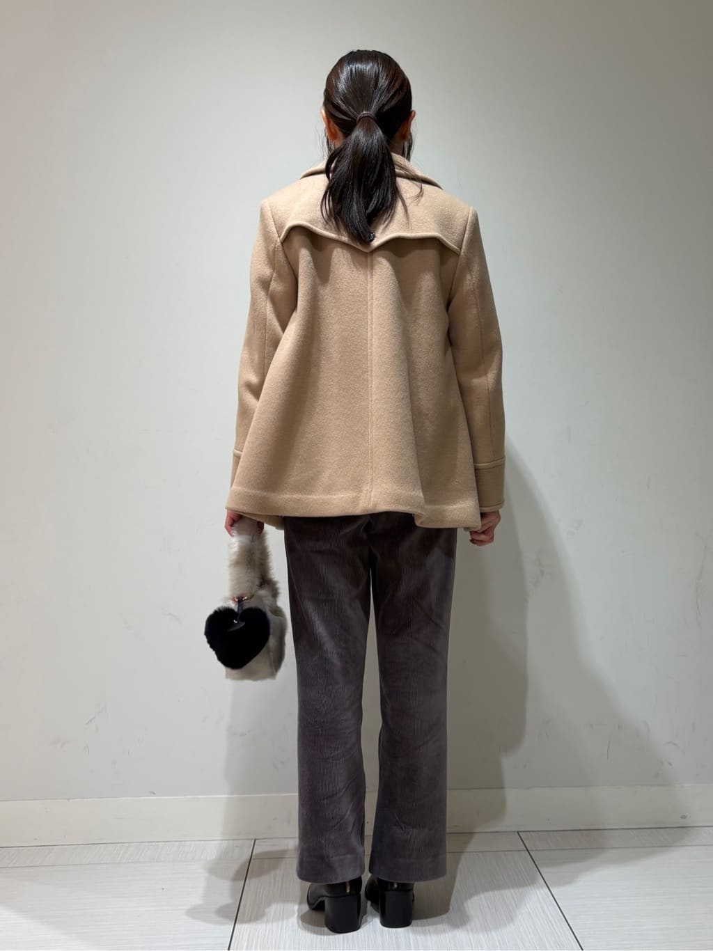 やなぎさんの「DRESSTERIOR｜コーデュロイイージーワイドパンツ」を使ったコーディネート