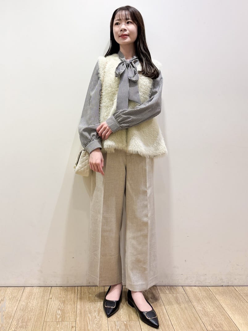 ayaさんの「index｜《andGIRL掲載》フェザーペプラムジレ【洗濯機OK／抗ピル】」を使ったコーディネート