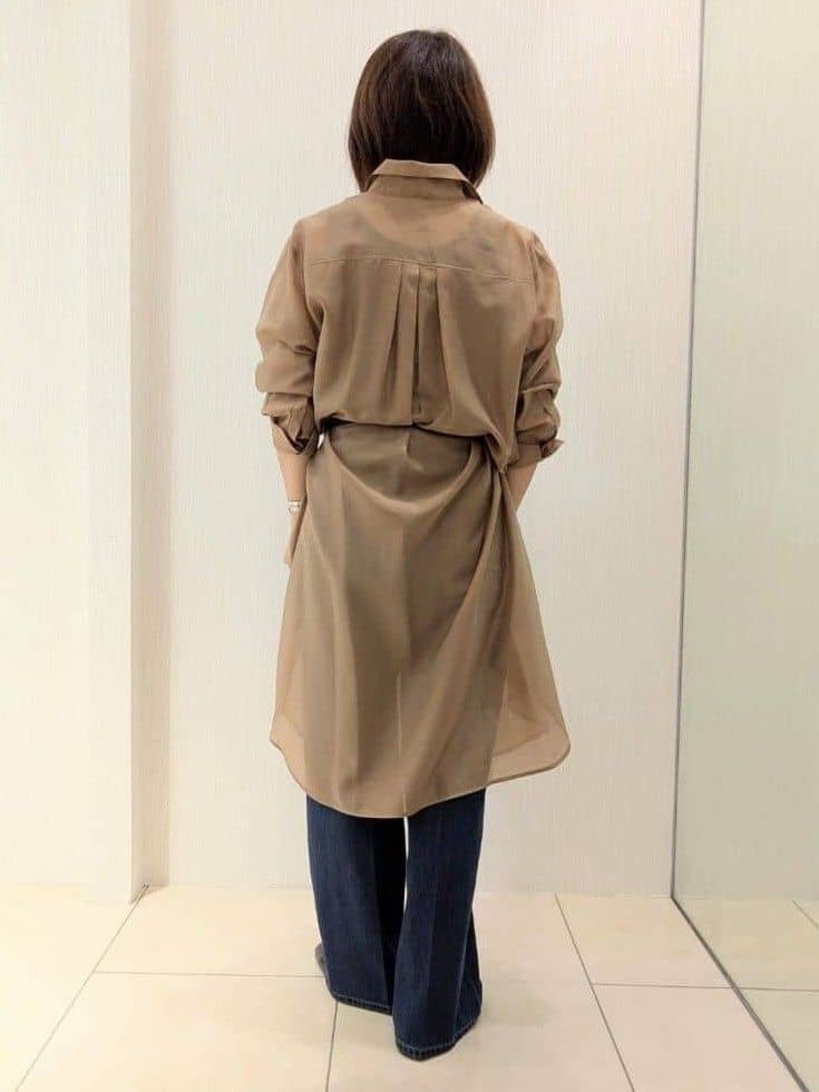 u-macoさんの「UNTITLED｜【ニットと重ね着に/前開きボタン】シアーロングシャツ」を使ったコーディネート