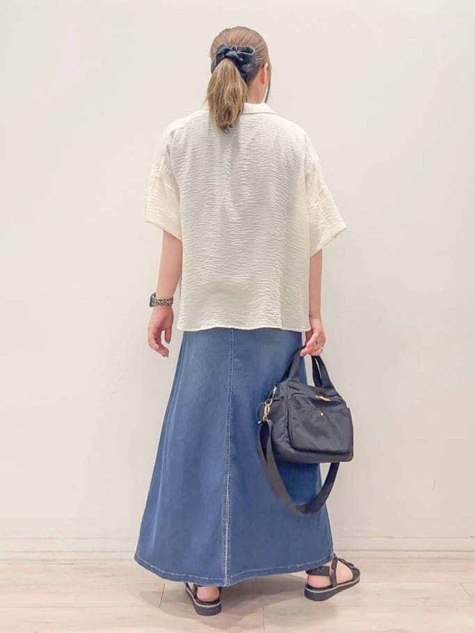 naoさんの「SHOO･LA･RUE｜ゆるっと感がこなれ見え ワッシャーシアー半袖シャツ」を使ったコーディネート