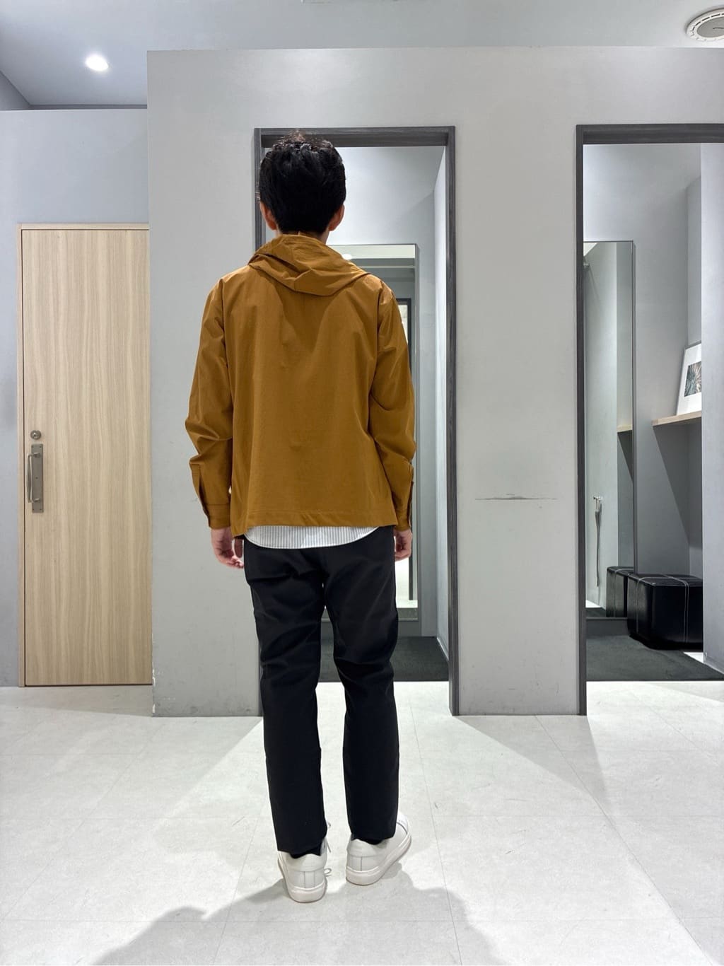 わいずみさんの「TAKEO KIKUCHI｜【3D ナイロン ストレッチ】ジップアップ フードブルゾン」を使ったコーディネート