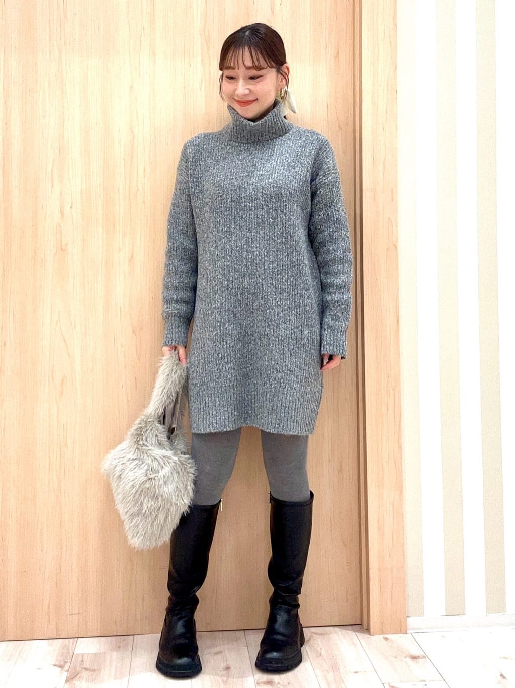 ririさんの「SHOO･LA･RUE｜【洗濯機可/S-LL/体型カバー】女性らしい美シルエット チュニックニットワンピース」を使ったコーディネート