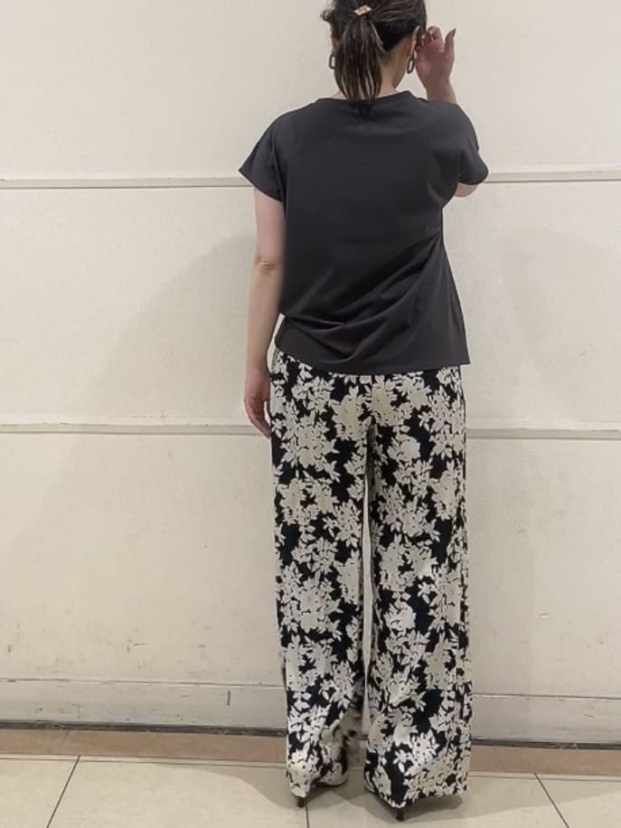 watanabeさんの「UNTITLED｜【洗える/Tシャツ】ツイストプルオーバー」を使ったコーディネート