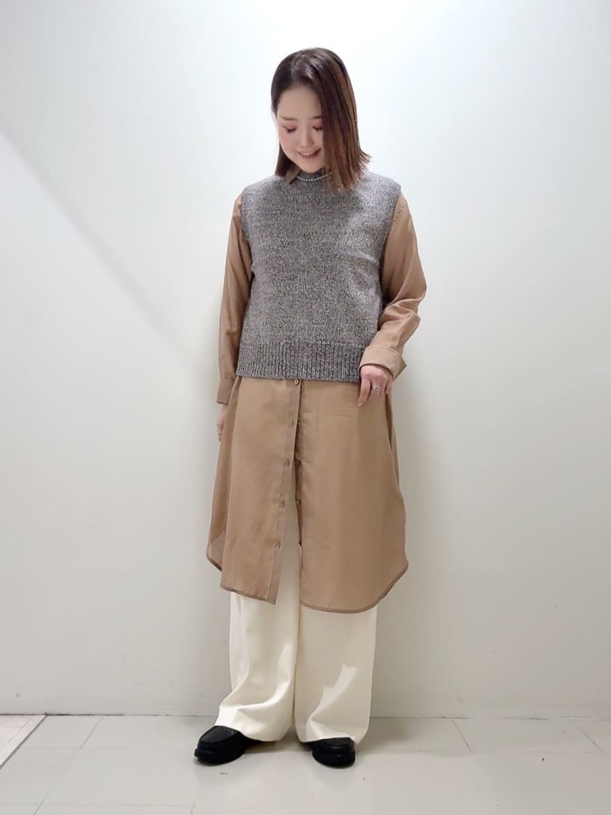 YUIさんの「UNTITLED｜【重ね着レイヤードに】杢調ニットベスト」を使ったコーディネート
