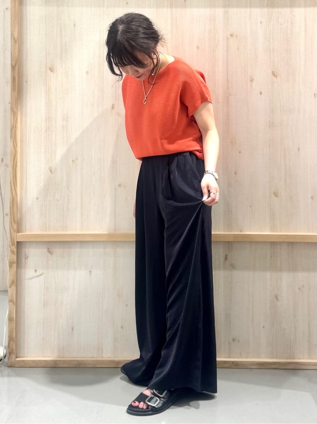 nanaさんの「THE SHOP TK｜【6色展開】さらさらフレンチニット【毛玉になりにくい/洗濯機OK】」を使ったコーディネート