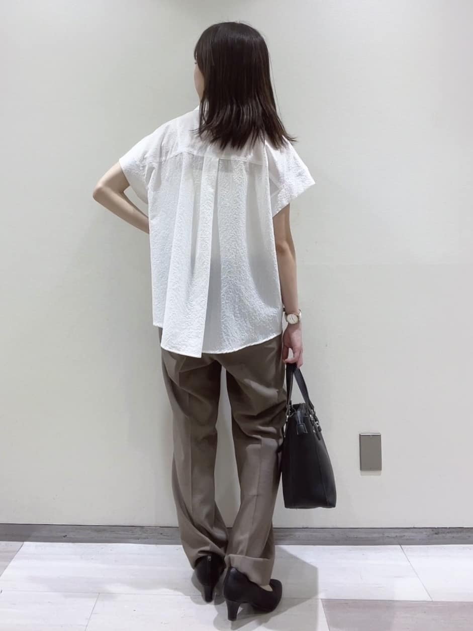 yukaさんの「Reflect｜【二の腕さりげなくカバー】シャツ衿オフボディブラウス」を使ったコーディネート