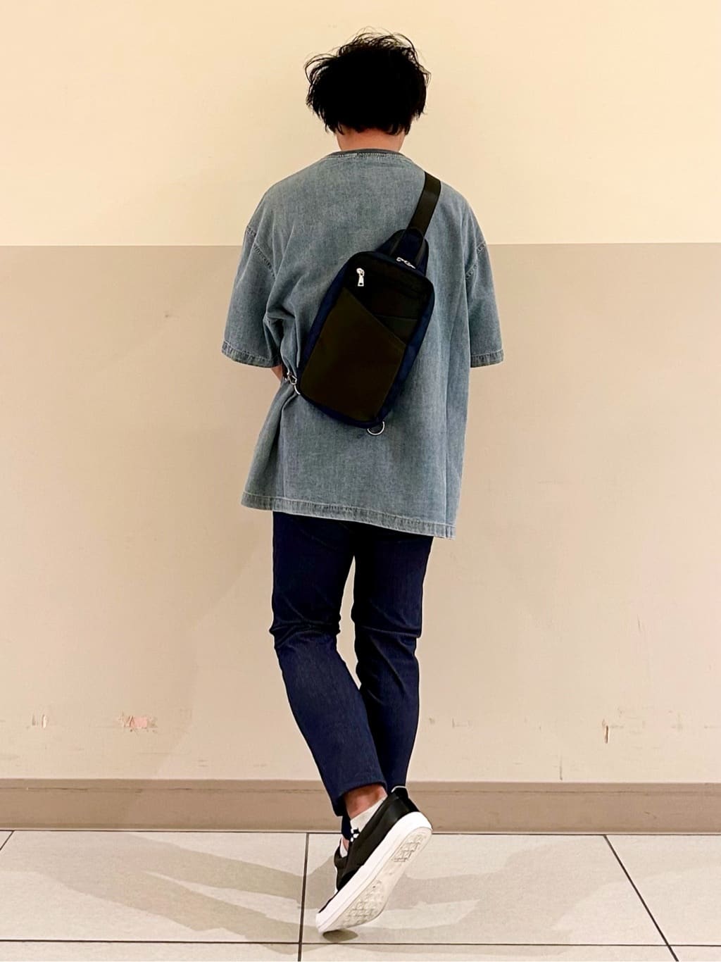 KENJI Iさんの「THE SHOP TK｜ライトデニム半袖Tシャツ【洗濯機OK】」を使ったコーディネート