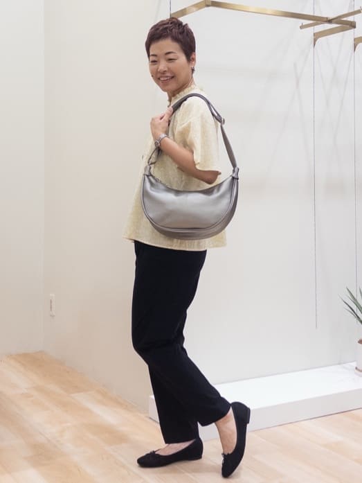 シュウコさんの「grove｜キレイも動きやすさも　美脚見えハイパーストレッチパンツ」を使ったコーディネート