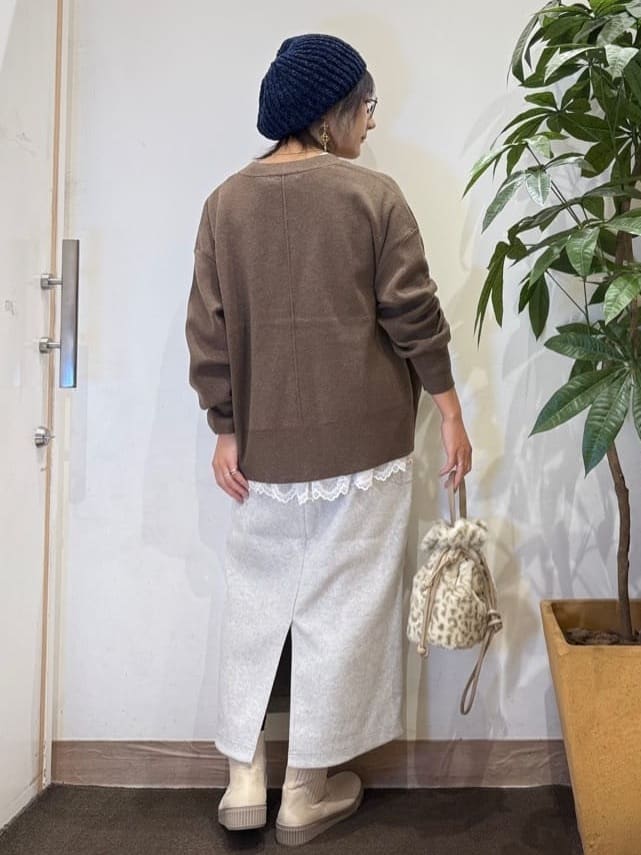 misakiさんの「SHOO･LA･RUE｜【洗える/毛玉レス】表面がきれいなVネックカーディガン」を使ったコーディネート