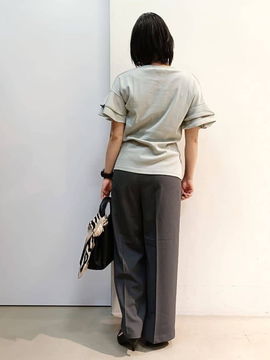あんさんの「THE SHOP TK｜【汗染み防止】袖フリルTシャツ【UVカット/洗濯機OK】」を使ったコーディネート