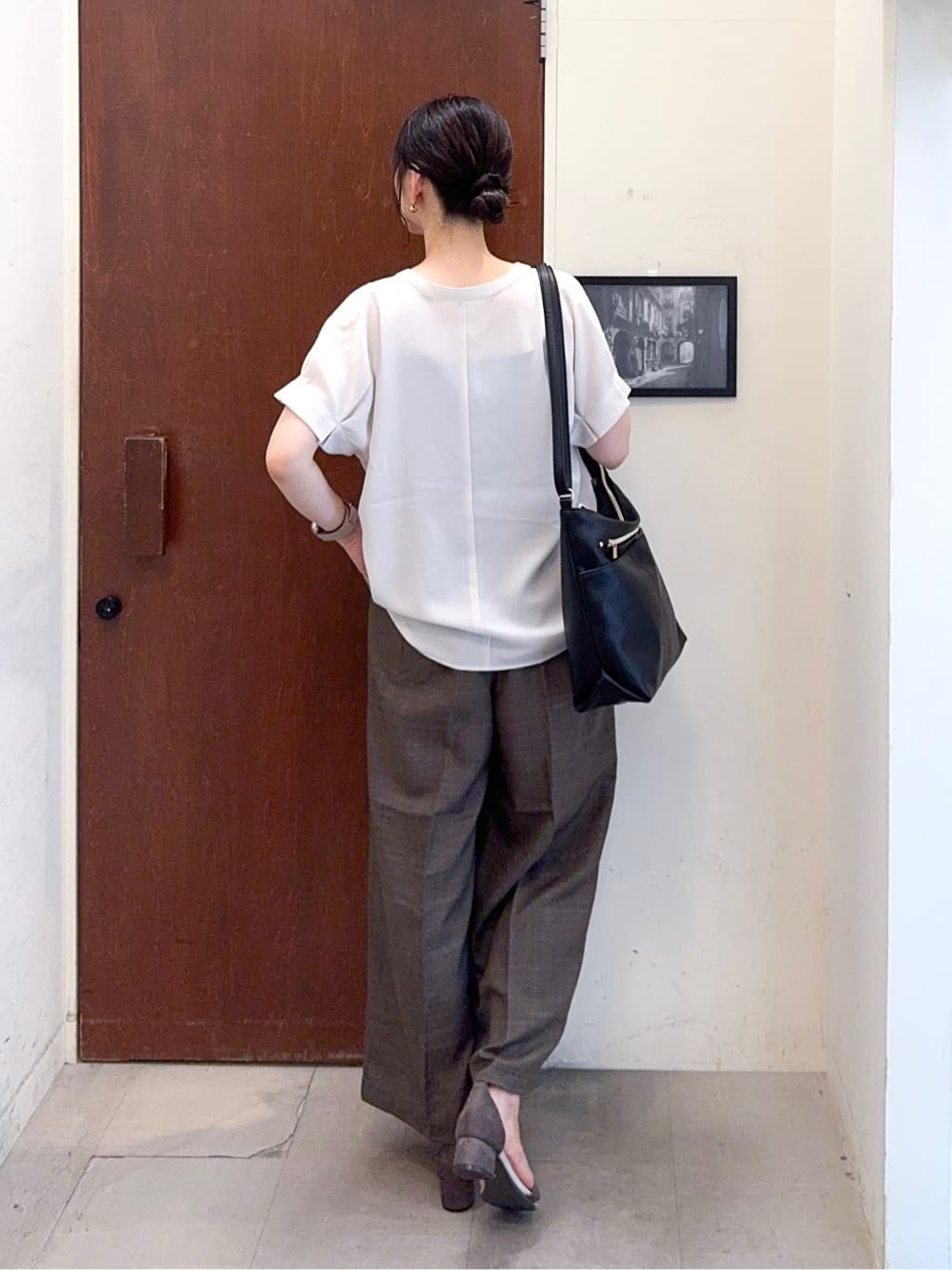 𝐇𝐢𝐫𝐨𝐦𝐢さんの「SHOO･LA･RUE｜キラッと光るラメとスパンコールが印象的 メッシュカーディガン」を使ったコーディネート