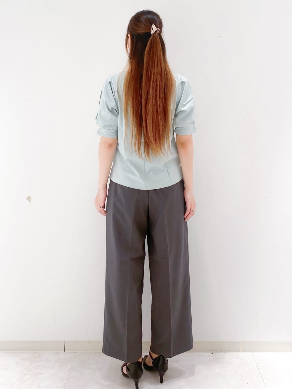 yurinaさんの「index｜ストレッチ2タックワイドパンツ【洗濯機洗い可／接触冷感／吸水速乾】」を使ったコーディネート
