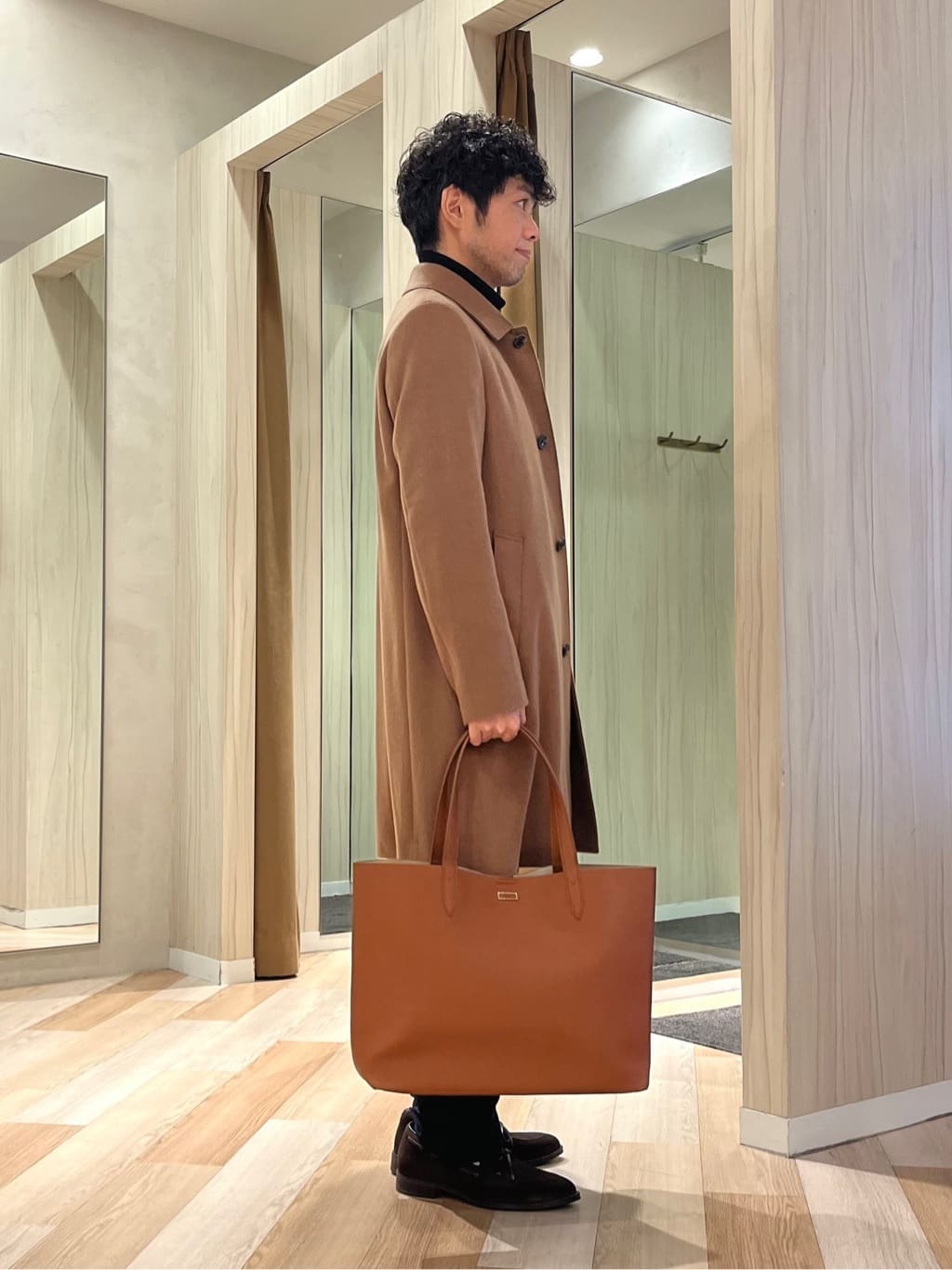 URAさんの「TAKEO KIKUCHI｜カシミヤブレンド ビーバー調ステンカラーコート」を使ったコーディネート