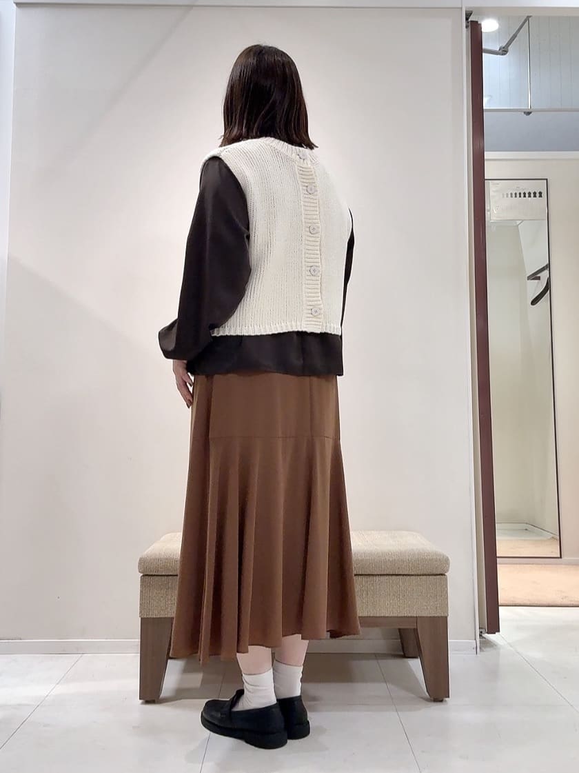 YUIさんの「UNTITLED｜【レイヤード/前ボタン】2WAYニットベスト」を使ったコーディネート