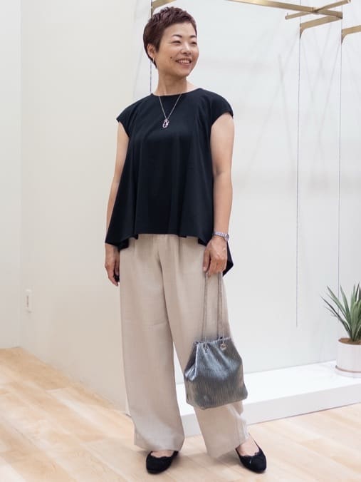シュウコさんの「grove｜ロープベルトで差がつく 洗練リラックスパンツ」を使ったコーディネート