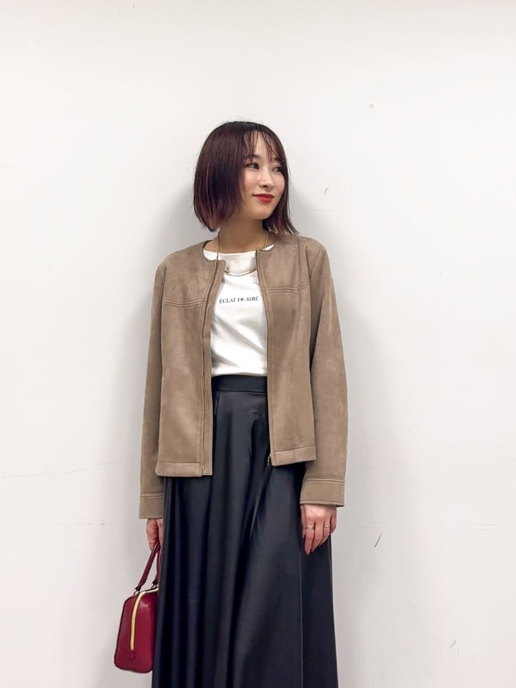 𝐜𝐡𝐢𝐤𝐚さんの「SHOO･LA･RUE｜【S-LL】美しく見せる ボートネックロンT」を使ったコーディネート