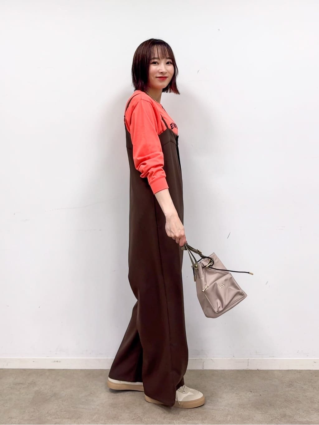 𝐜𝐡𝐢𝐤𝐚さんの「SHOO･LA･RUE｜グラフィックアソート ベーシックロンT」を使ったコーディネート