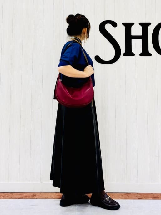 さくみぃさんの「SHOO･LA･RUE｜【S-LL】大人の抜け感 合皮フレアスカート」を使ったコーディネート