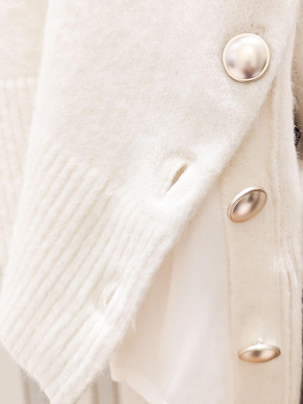 D.Sさんの「grove｜【洗える】レイヤードにもおすすめ！サイド釦ニット」を使ったコーディネート