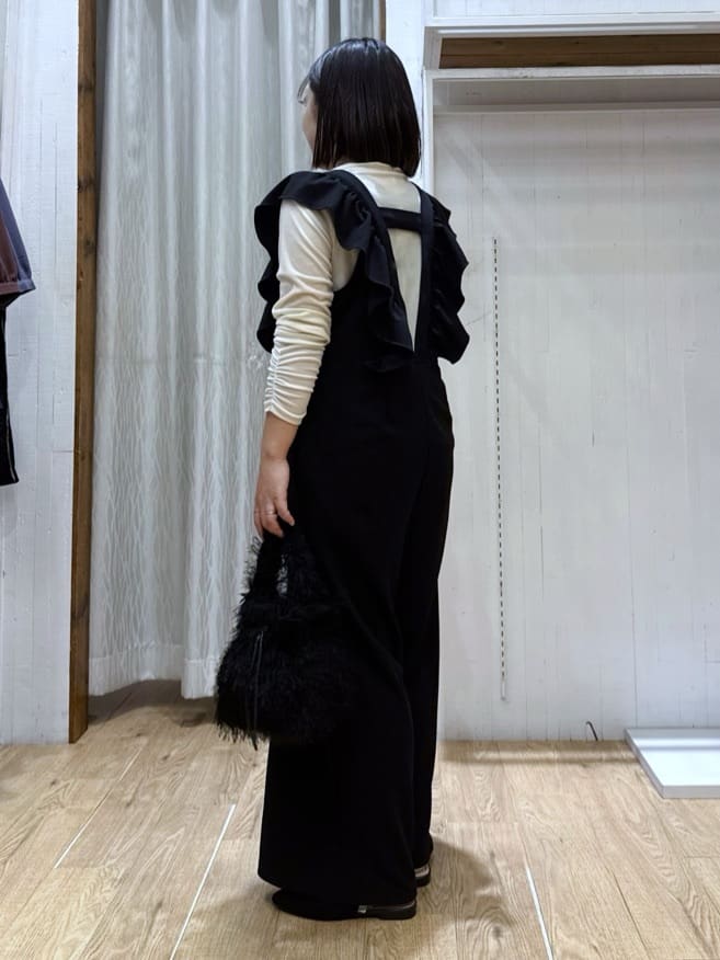 chさんの「THE SHOP TK｜【シーズンレス】フリルオールインワン」を使ったコーディネート