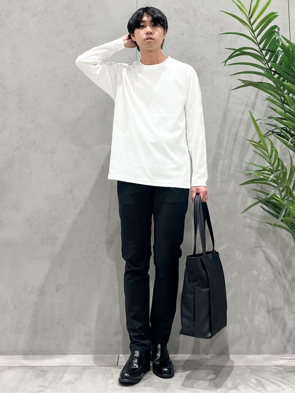 SHI-MAさんの「THE SHOP TK｜リンクスジャカード長袖Tシャツ【サスティナブル素材使用/洗濯機OK】」を使ったコーディネート