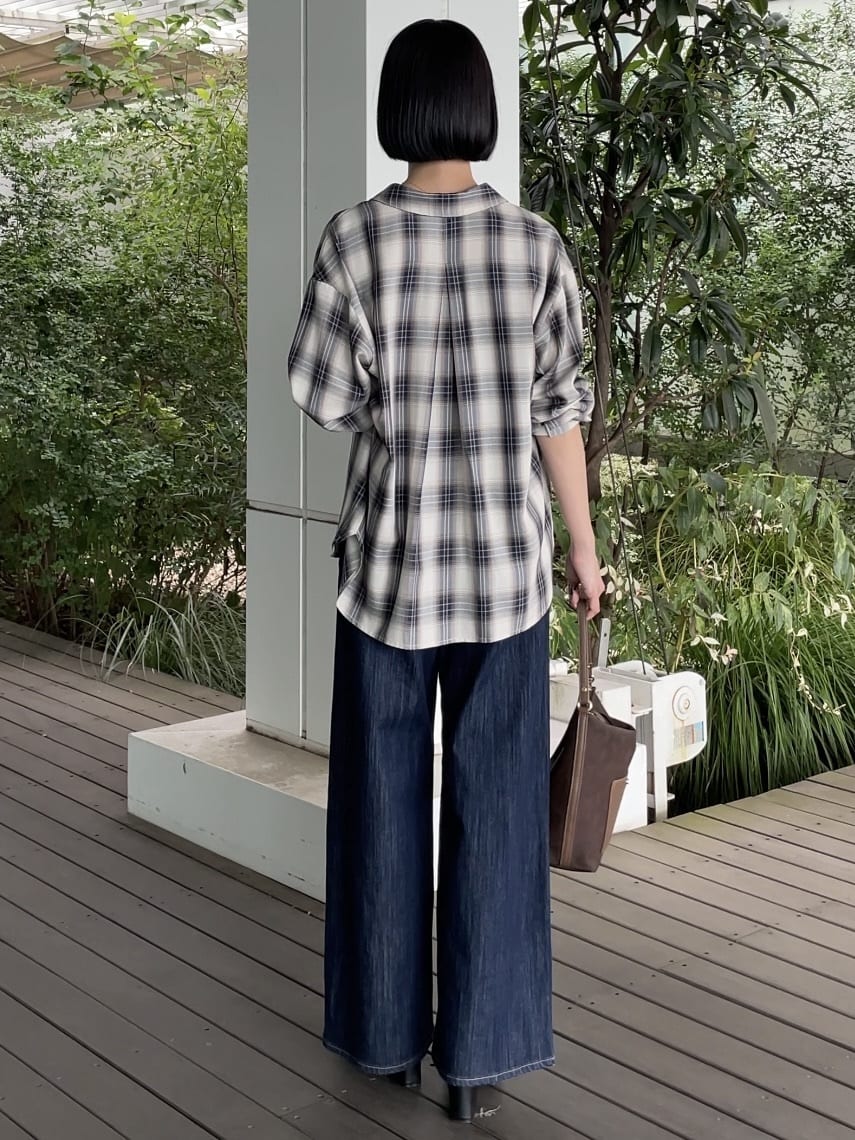 NATSUMIさんの「grove｜今の季節にちょうどいい　オンブレーチェックシャツ」を使ったコーディネート