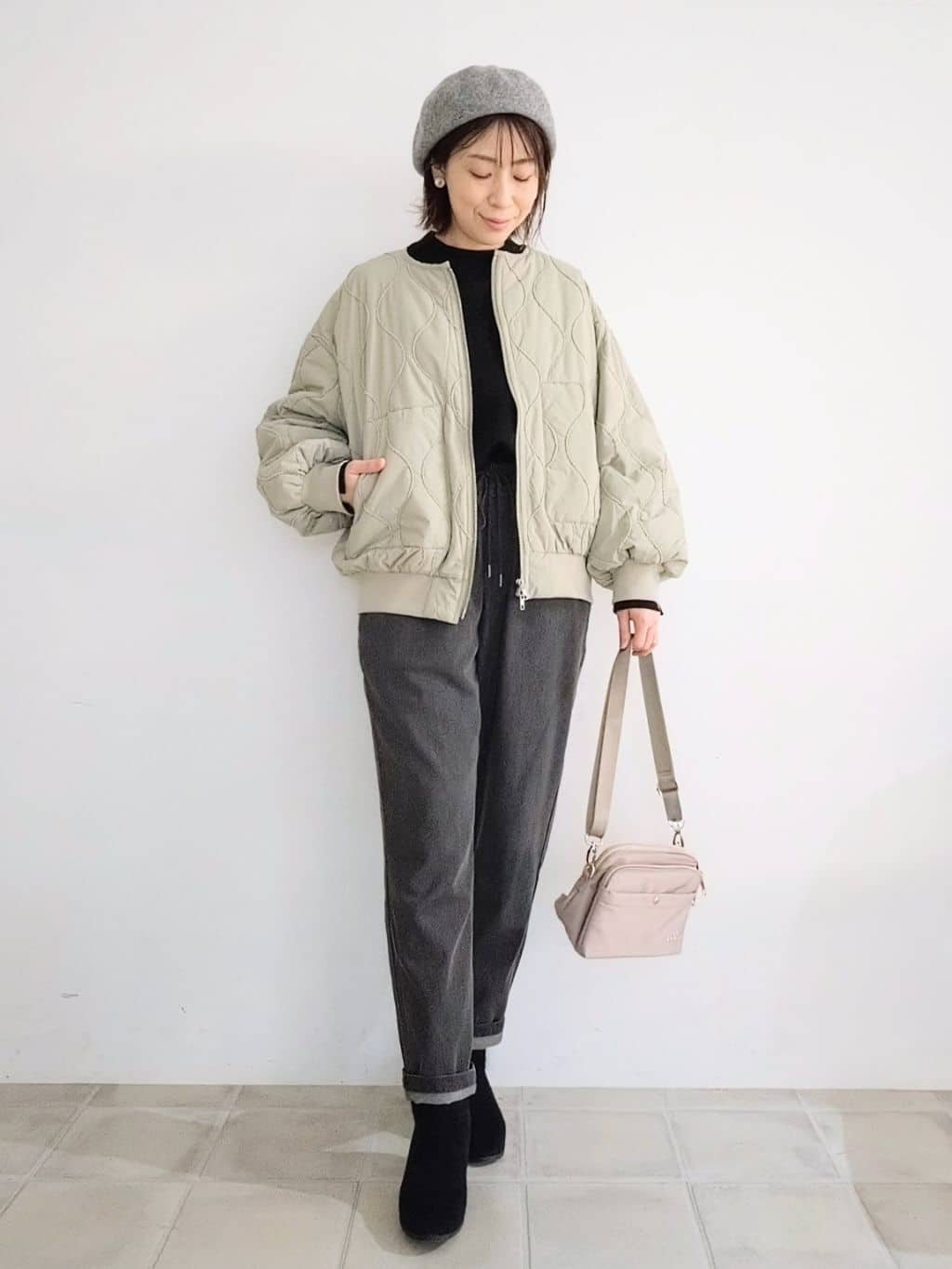miomioさんの「SHOO･LA･RUE｜【高レビュー/SS-LL/美脚シルエット】自然に体型カバー イージーデニム テーパードパンツ」を使ったコーディネート