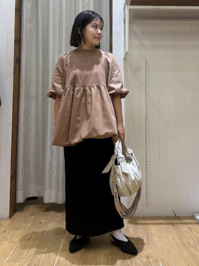 chさんの「THE SHOP TK｜バルーンスリーブペプラムチュニック【洗える】」を使ったコーディネート
