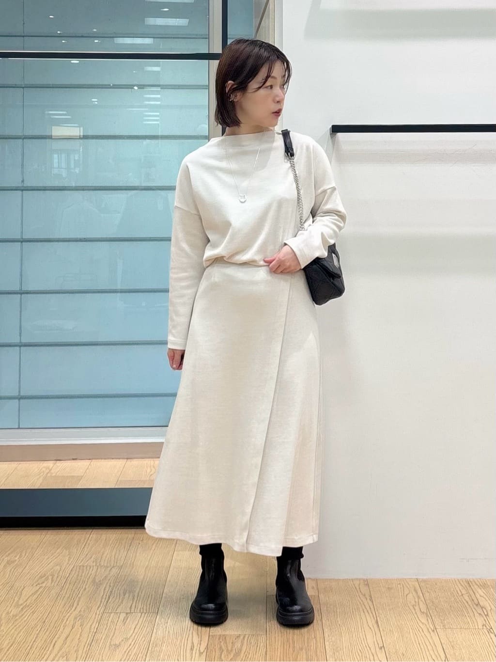 asamiさんの「INDIVI｜【SETUP可能／洗える／UVケア】ライトジャージ ボトルネックトップス」を使ったコーディネート