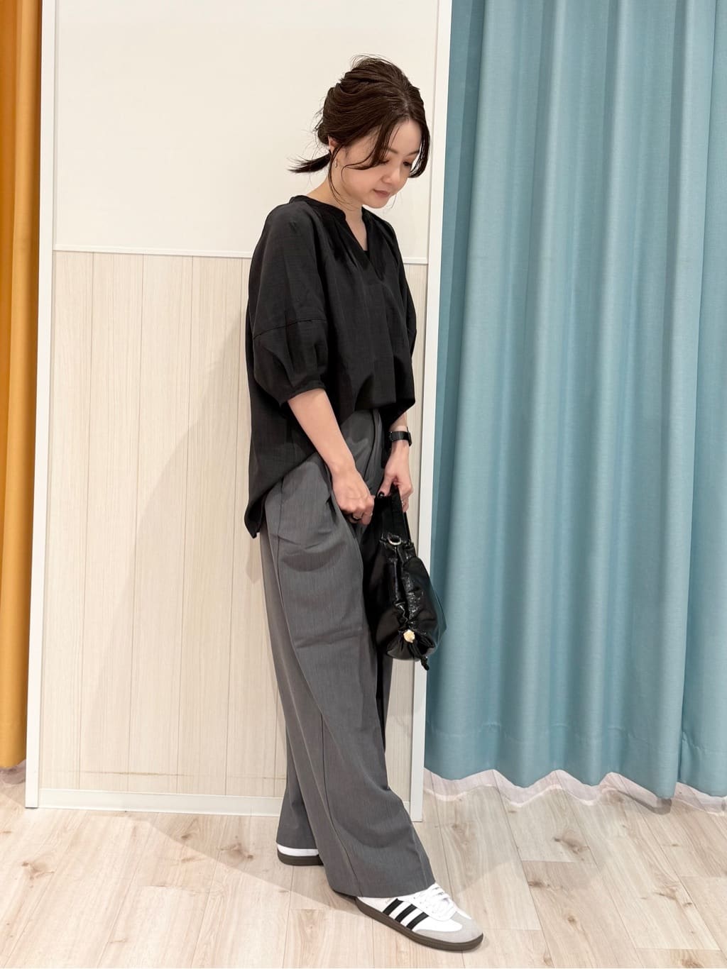 長女さんの「SHOO･LA･RUE｜【S-LL/洗濯後しわになりにくい】ランタンスリーブで女性らしく 5分袖スキッパーブラウス」を使ったコーディネート