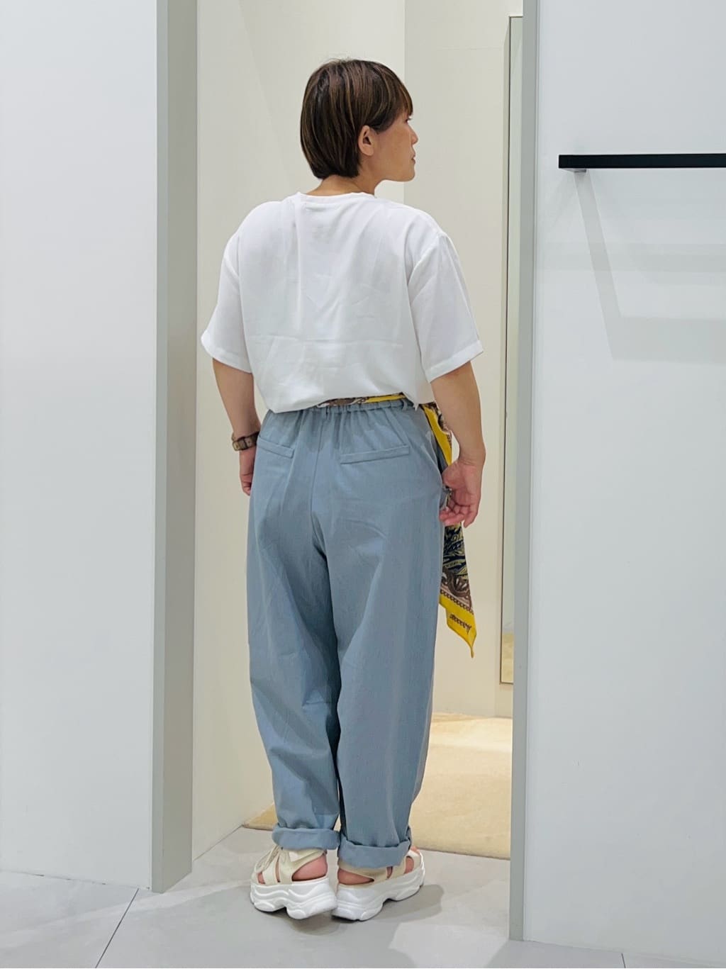 タナさんの「THE SHOP TK｜アソートロゴTシャツ【接触冷感/防シワ/吸水速乾/UVケア/洗濯機OK】」を使ったコーディネート