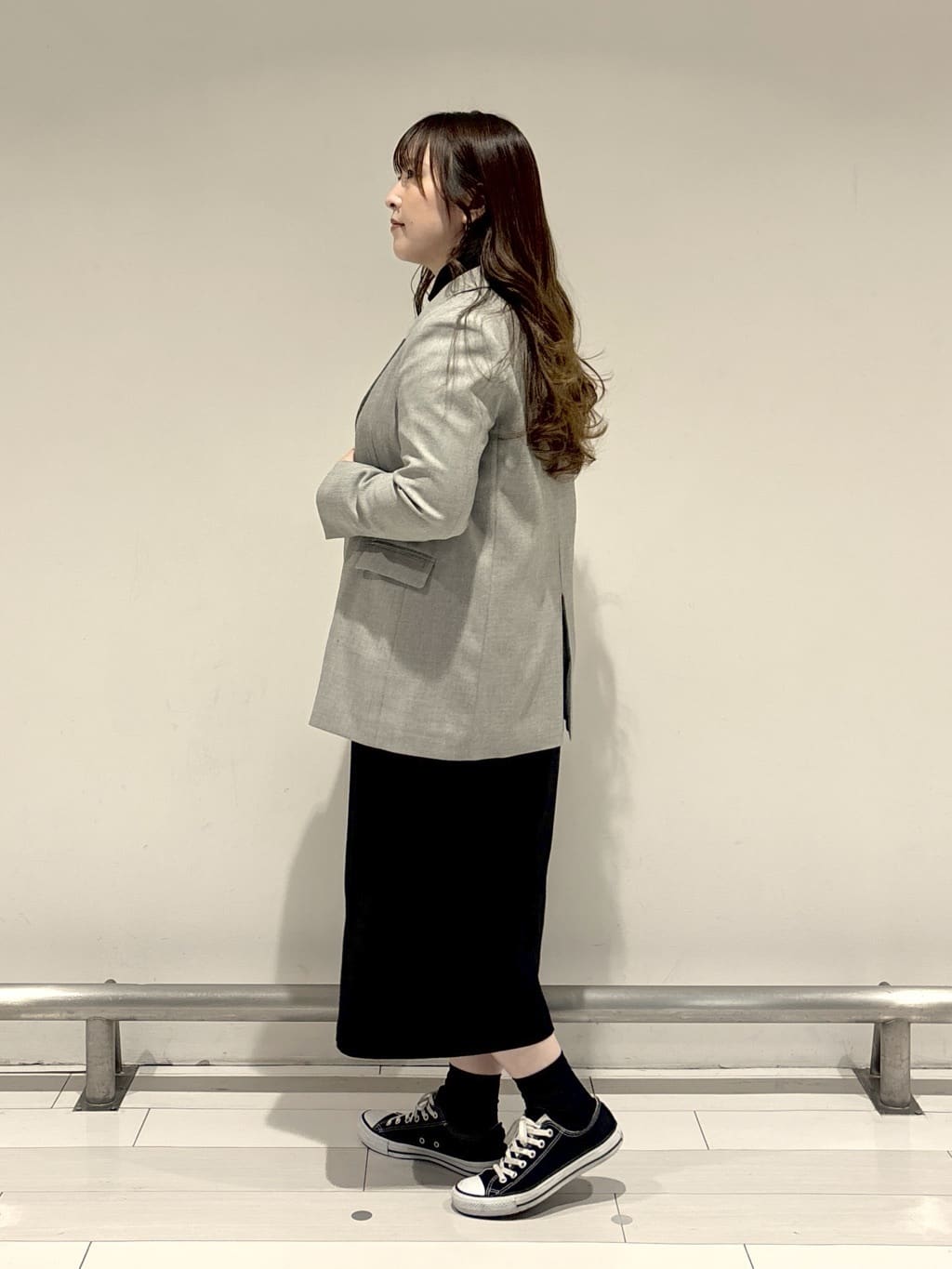 nakamuraさんの「Reflect｜【すっきりシルエット】スエードライクジャンパースカ―ト」を使ったコーディネート