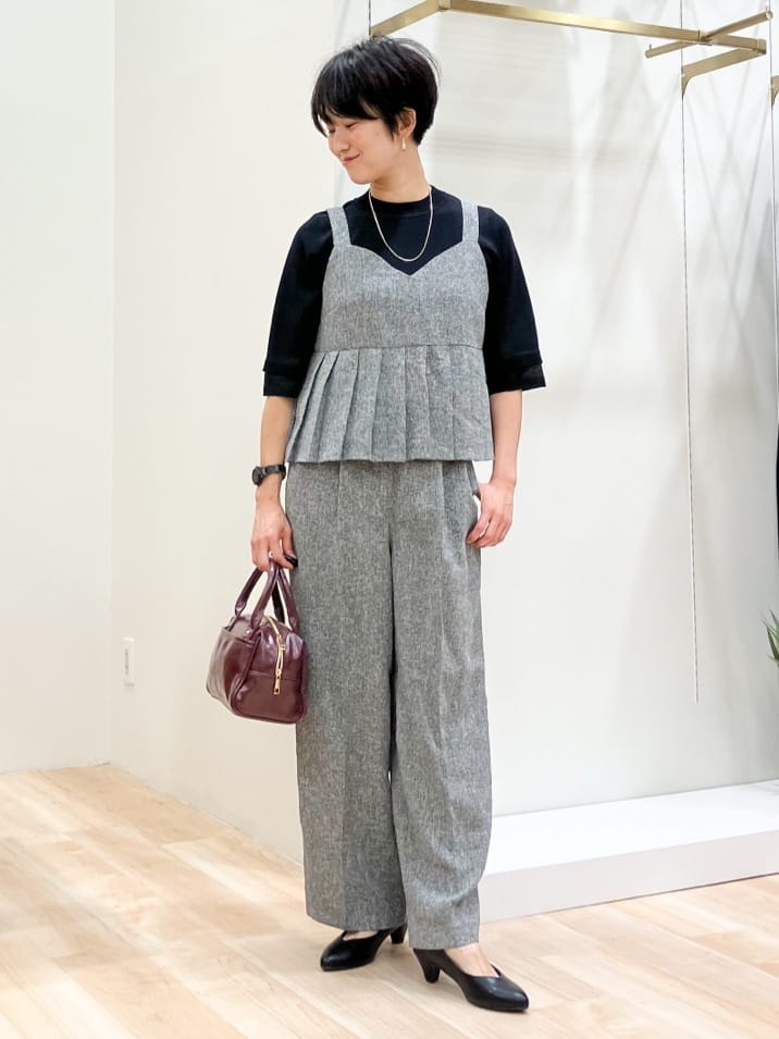 Keiさんの「grove｜【2点SET/体型カバー】夏から秋まで着まわせる！プリーツビスチェセットアップ」を使ったコーディネート