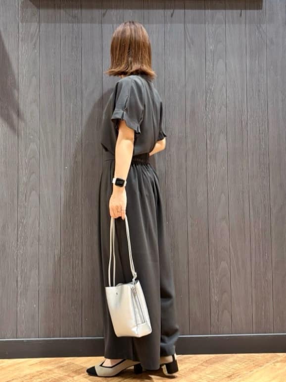meiさんの「SHOO･LA･RUE｜【S-LL/セットアップ可/ひんやり】きちんと見えで上品 お袖タック スキッパーブラウス」を使ったコーディネート