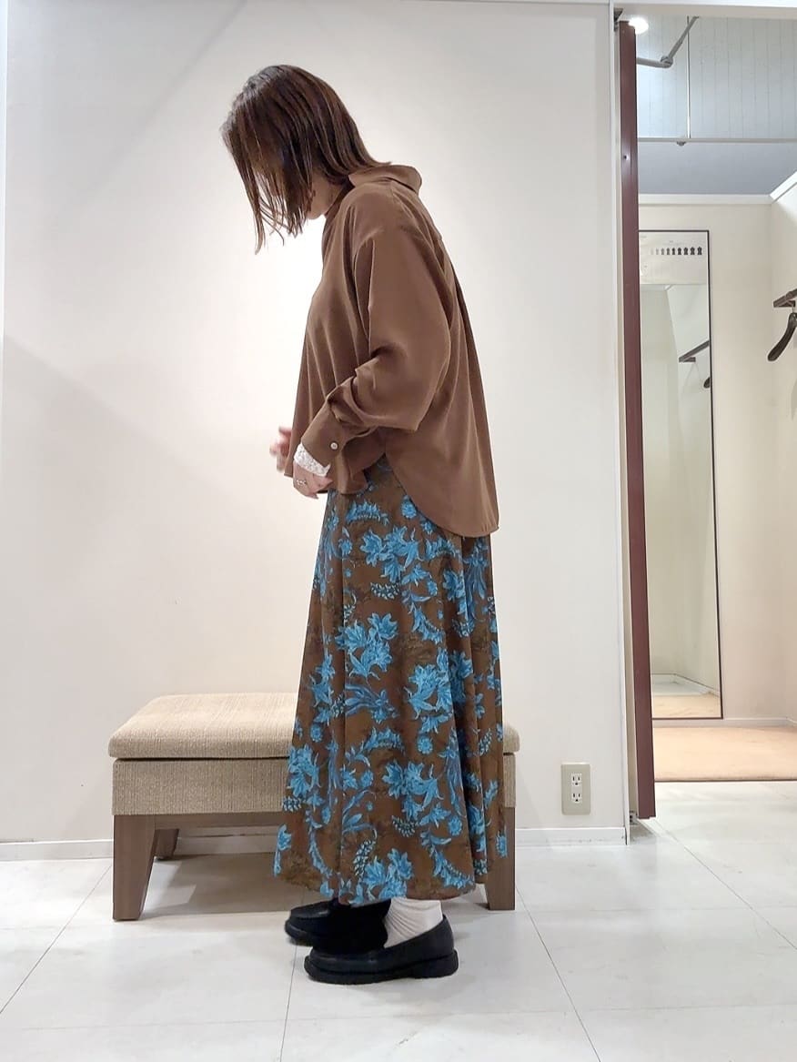 YUIさんの「UNTITLED｜【セットアップ可/スキッパー/ゆったり】リラクパウダーシャツ」を使ったコーディネート