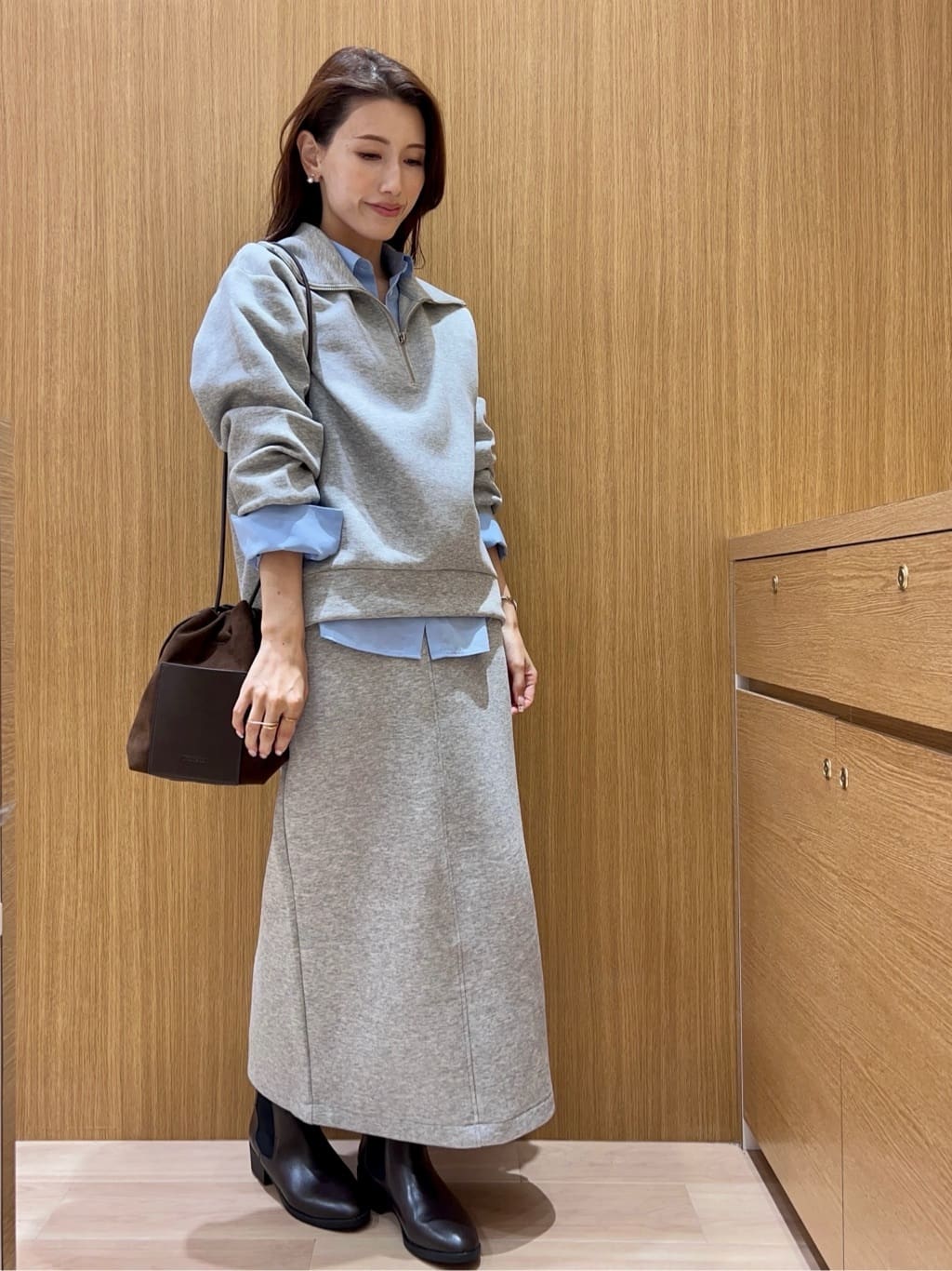 maiさんの「OPAQUE.CLIP｜ポケット刺繍レギュラーカラーシャツ【洗濯機OK】」を使ったコーディネート