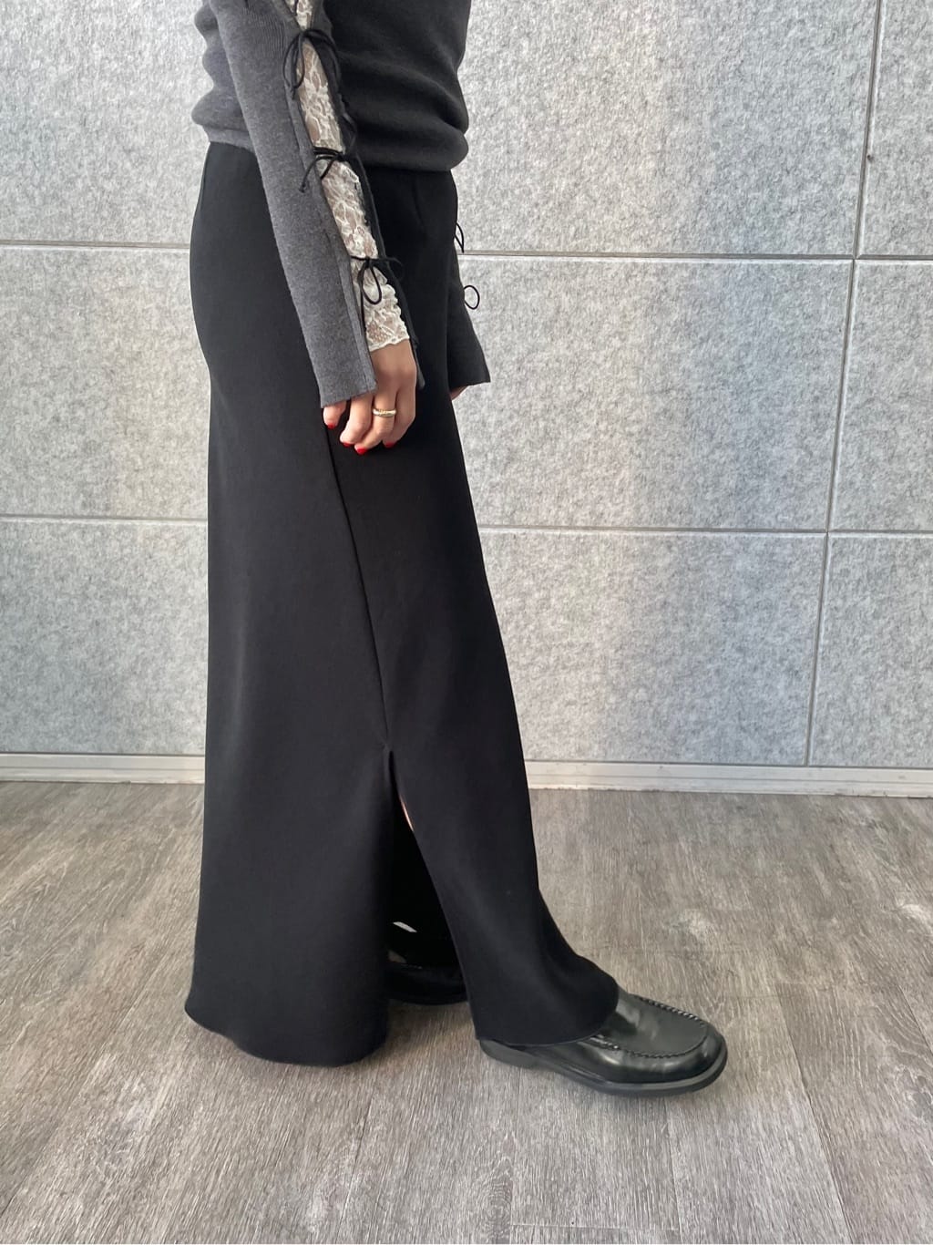 kanakoさんの「CODE A｜ribbon slit pullover」を使ったコーディネート