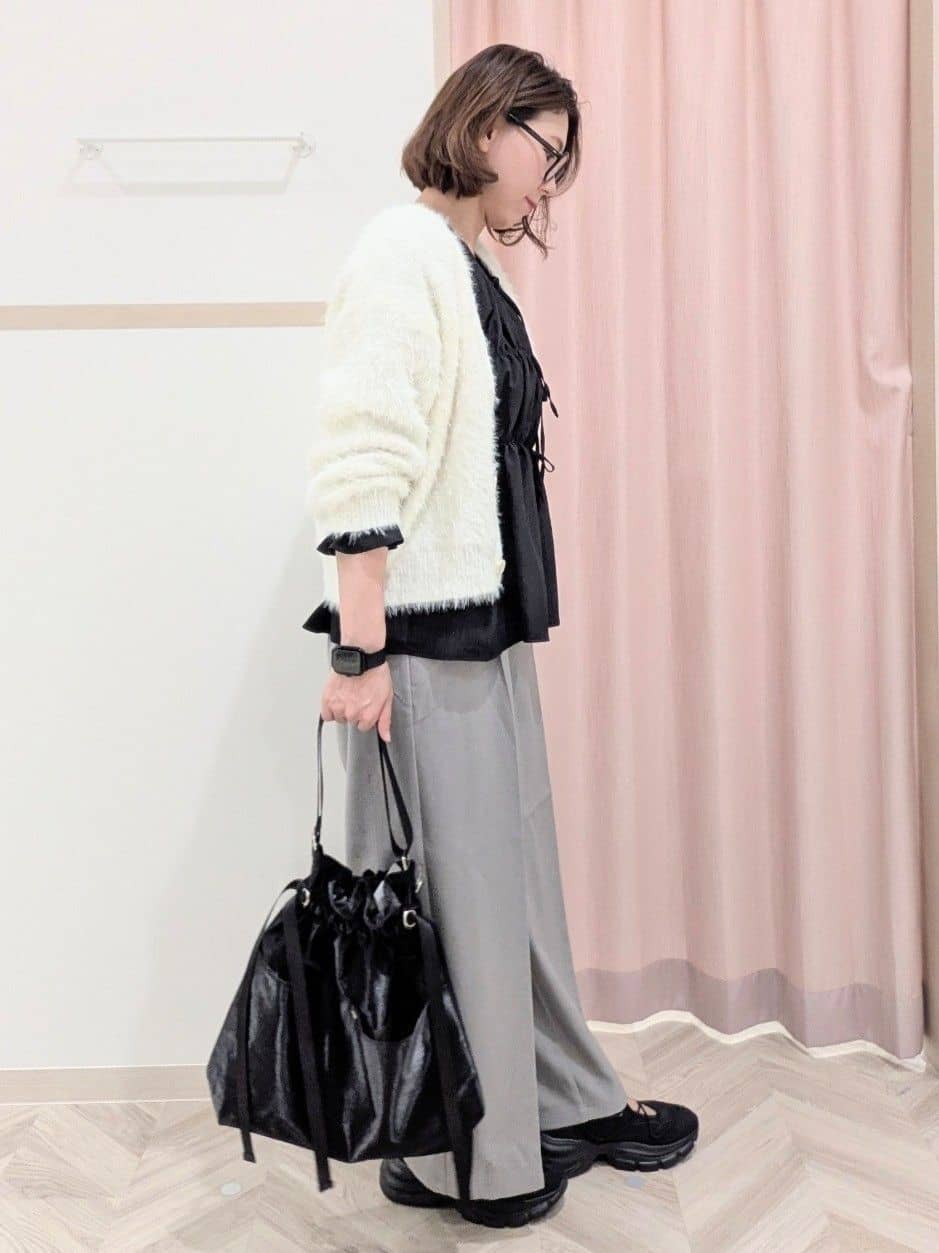 miyuさんの「SHOO･LA･RUE｜フェザーVネックカーディガン」を使ったコーディネート