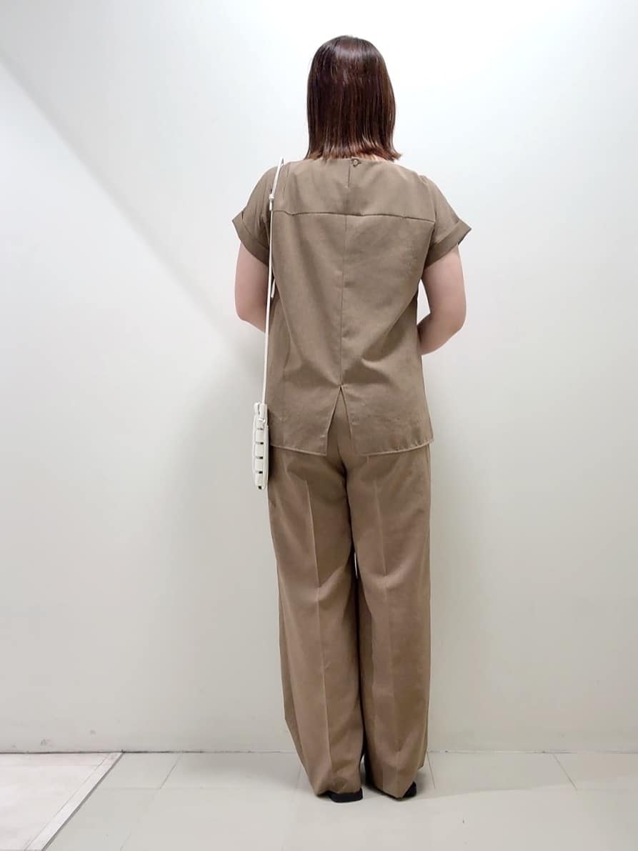 YUIさんの「UNTITLED｜【セットアップ可/はっ水/通勤】リラククール 半袖ブラウス」を使ったコーディネート