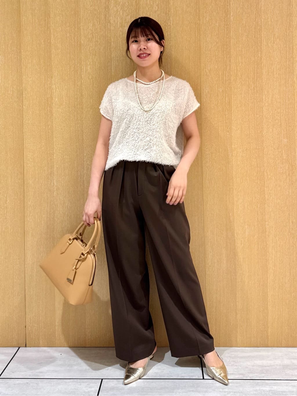 nanaさんの「UNTITLED｜【セットアップ可/洗える】フェザーフレンチスリーブブラウス」を使ったコーディネート