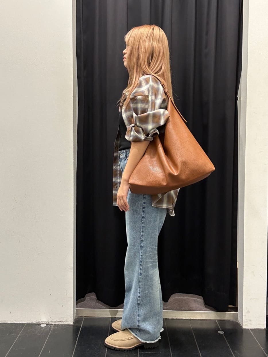 もさんの「THE SHOP TK｜【即戦力/軽羽織】チェックドルマンシャツ」を使ったコーディネート