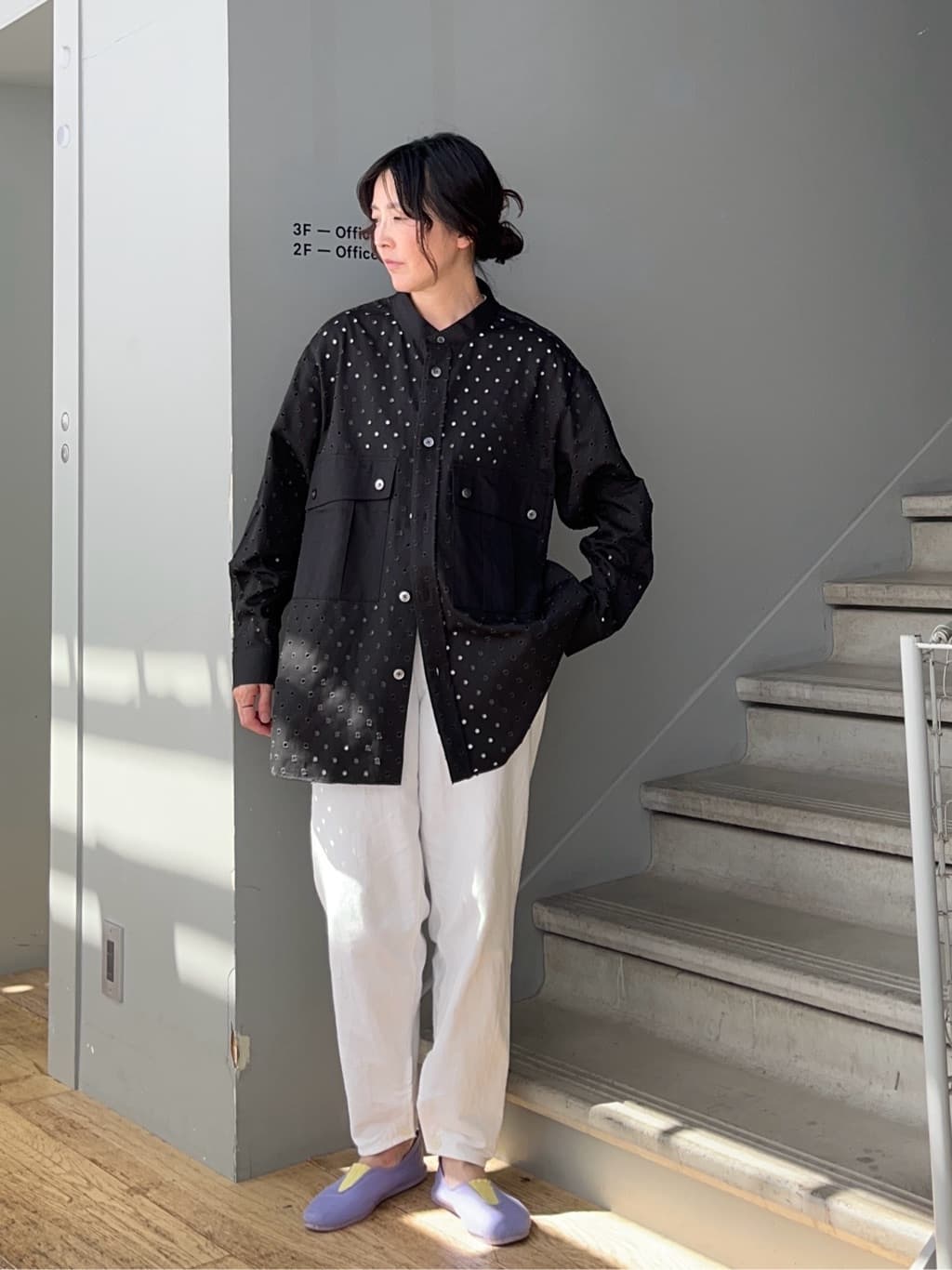 神野（jinno）さんの「TAKEO KIKUCHI｜ツイルオパールオーバーシャツ」を使ったコーディネート