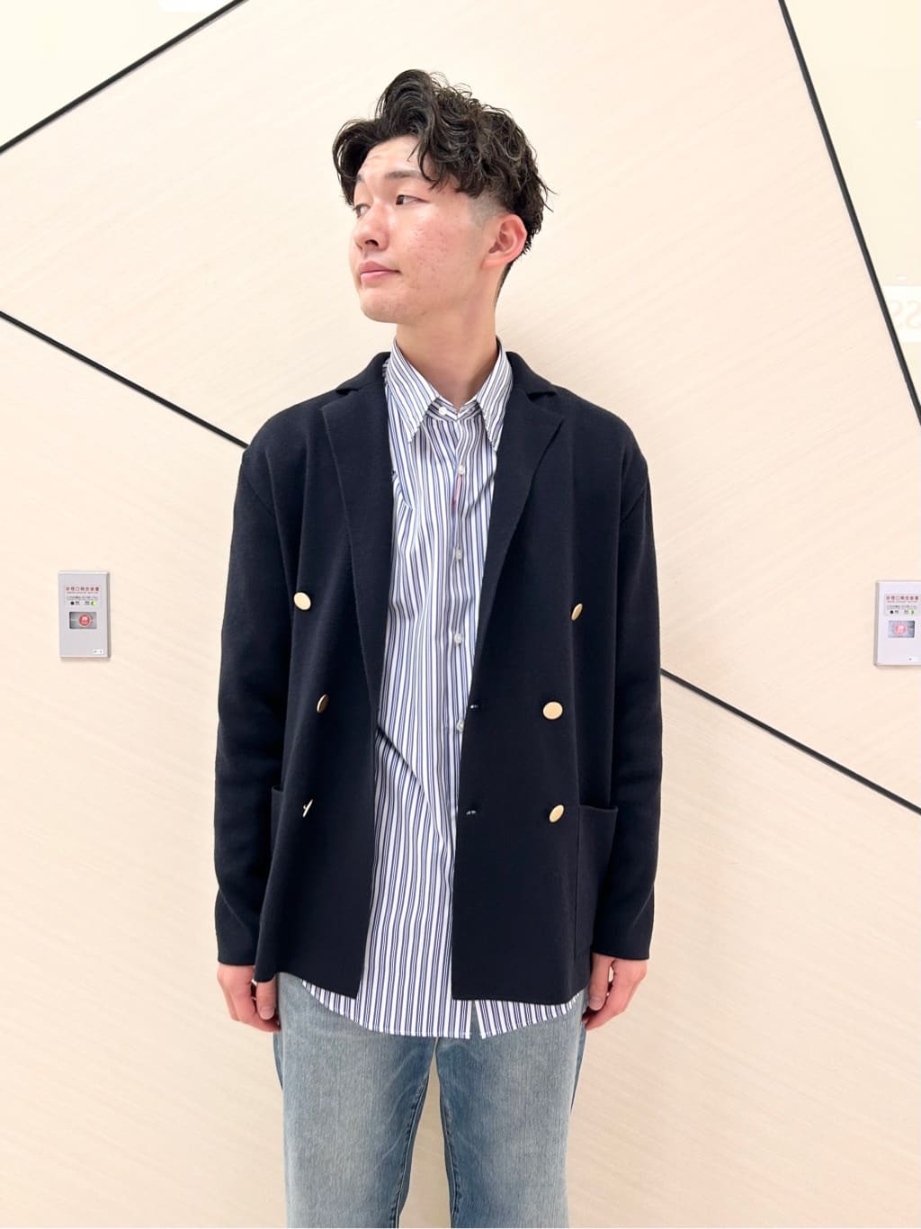 千葉亮太さんの「DRESSTERIOR｜ダブルブレスト ニットジャケット」を使ったコーディネート