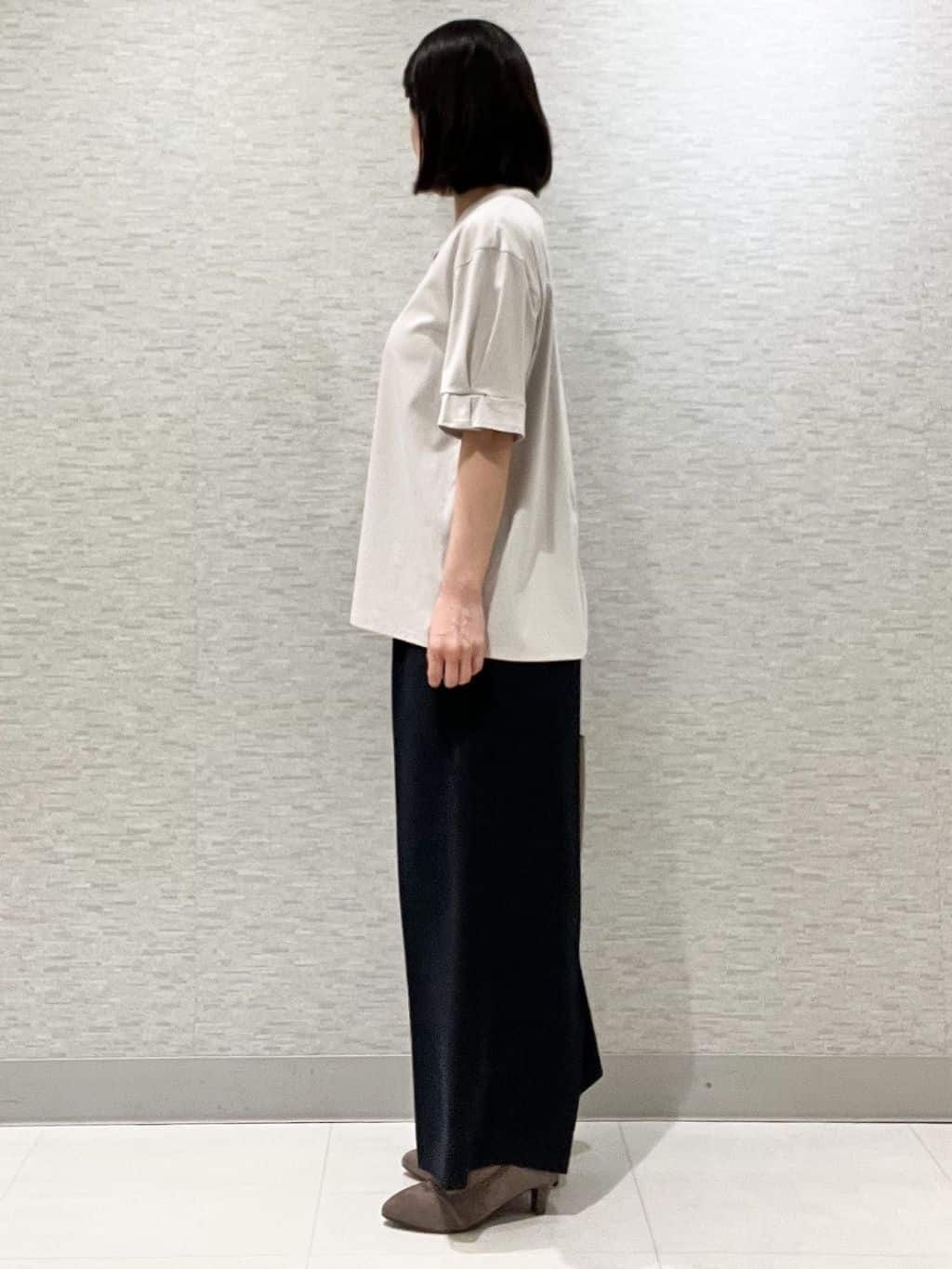 marikoさんの「Reflect｜【すっきり見え！長め丈／マシンウォッシュ可】スキッパーネックジャージトップス」を使ったコーディネート