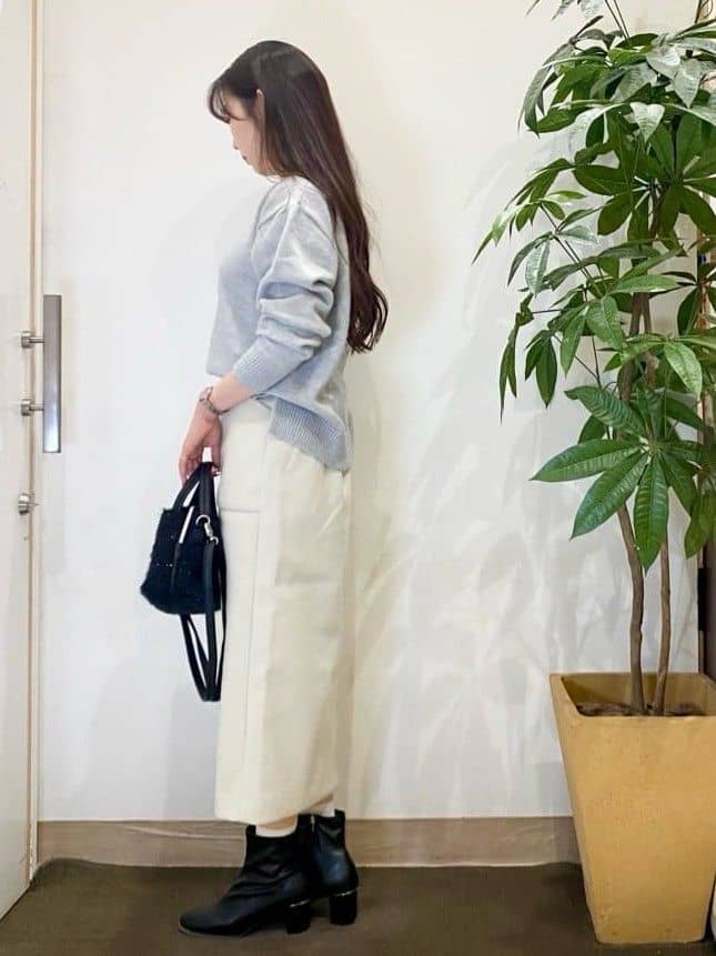 AYUMIさんの「SHOO･LA･RUE｜【S-LL/あったか】すらりときれい見え ベイカー風ナロースカート」を使ったコーディネート