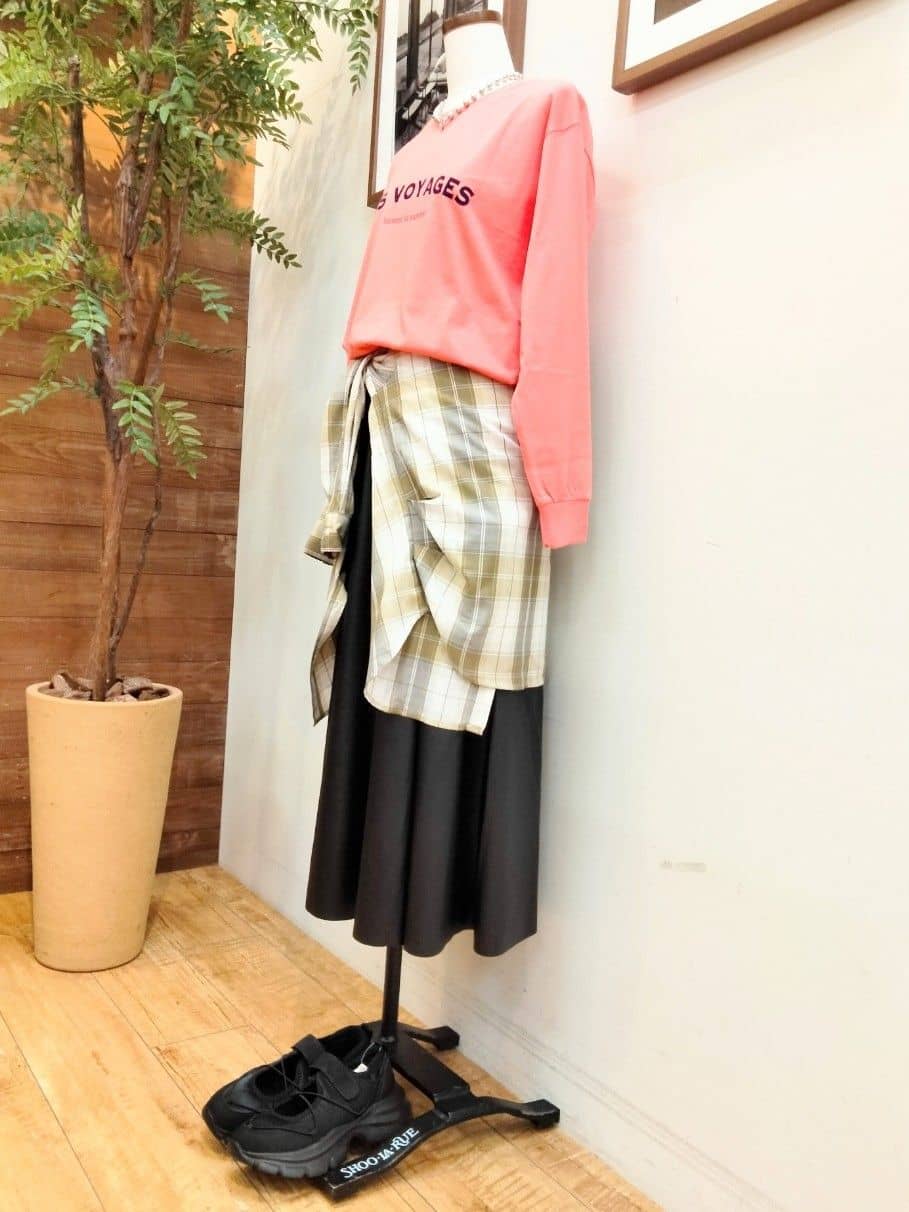 うっちーさんの「SHOO･LA･RUE｜【洗濯機可/S-LL】程よい抜け感 大人のチェックシャツ」を使ったコーディネート